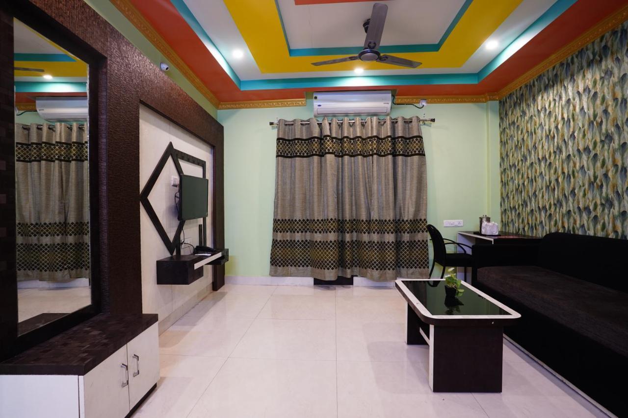 Tirupati Lodge Njp Siliguri Dış mekan fotoğraf