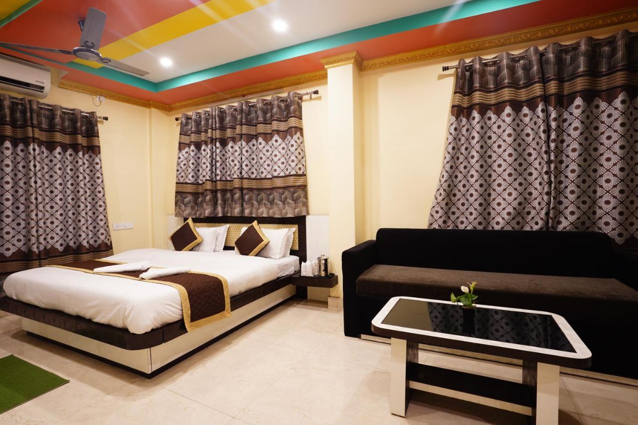 Tirupati Lodge Njp Siliguri Dış mekan fotoğraf