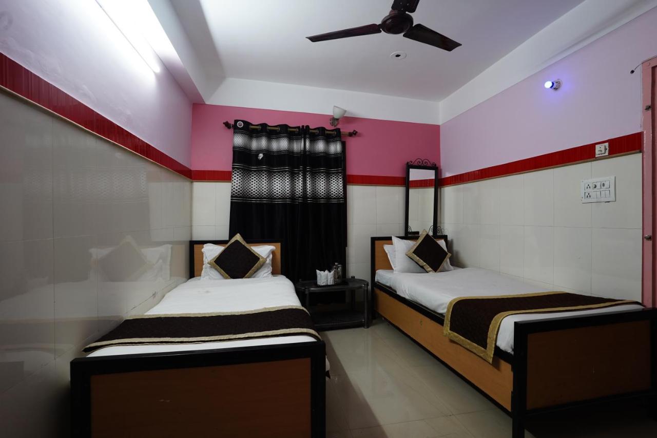 Tirupati Lodge Njp Siliguri Dış mekan fotoğraf