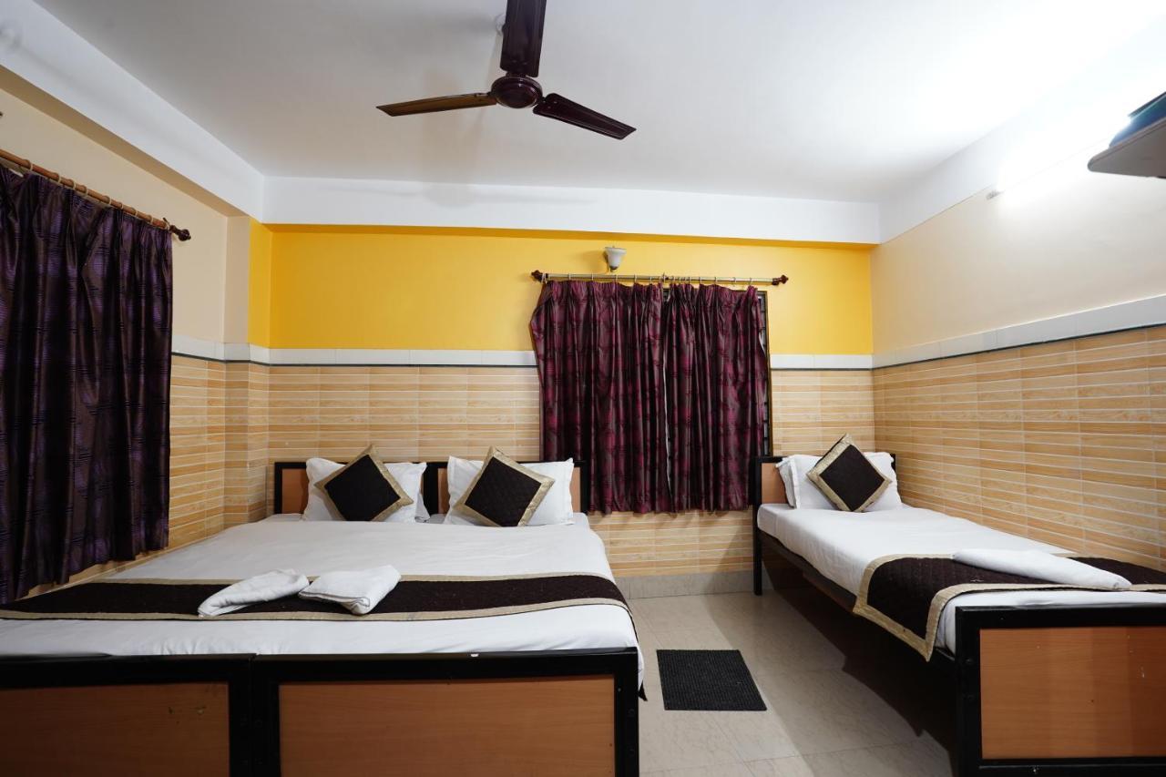 Tirupati Lodge Njp Siliguri Dış mekan fotoğraf