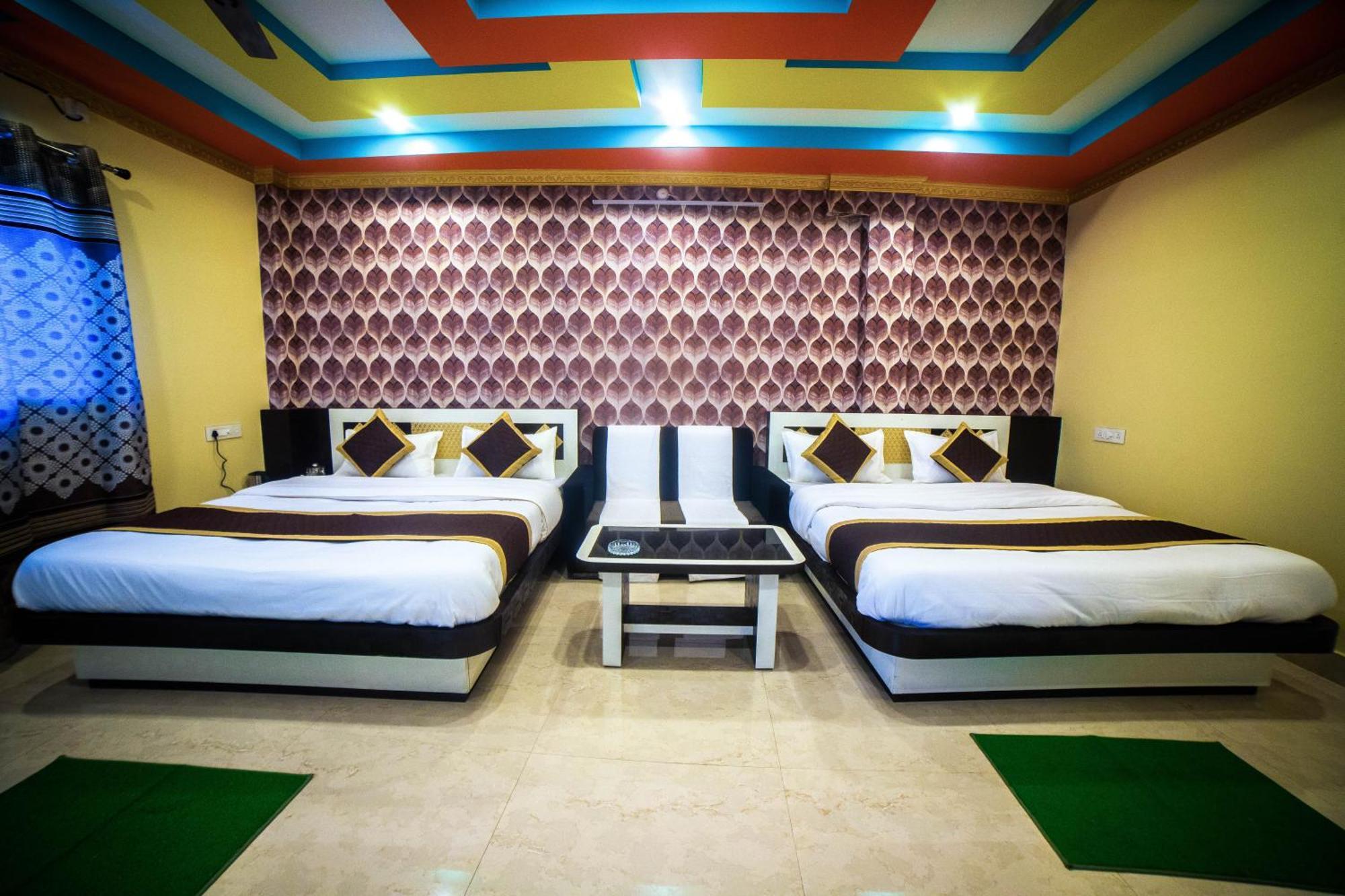 Tirupati Lodge Njp Siliguri Oda fotoğraf