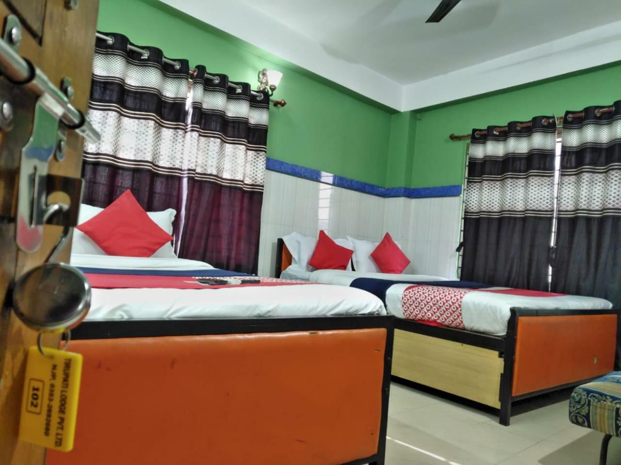 Tirupati Lodge Njp Siliguri Dış mekan fotoğraf