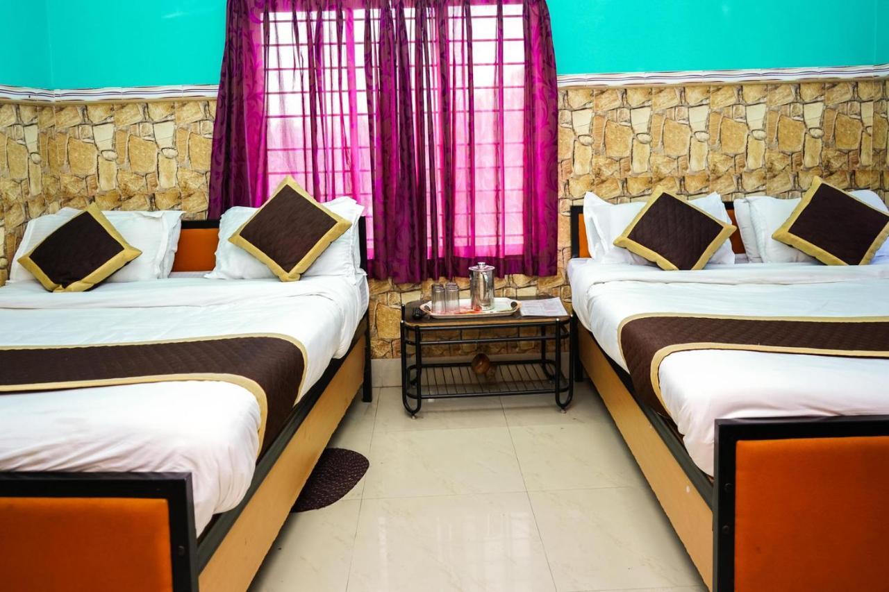 Tirupati Lodge Njp Siliguri Dış mekan fotoğraf