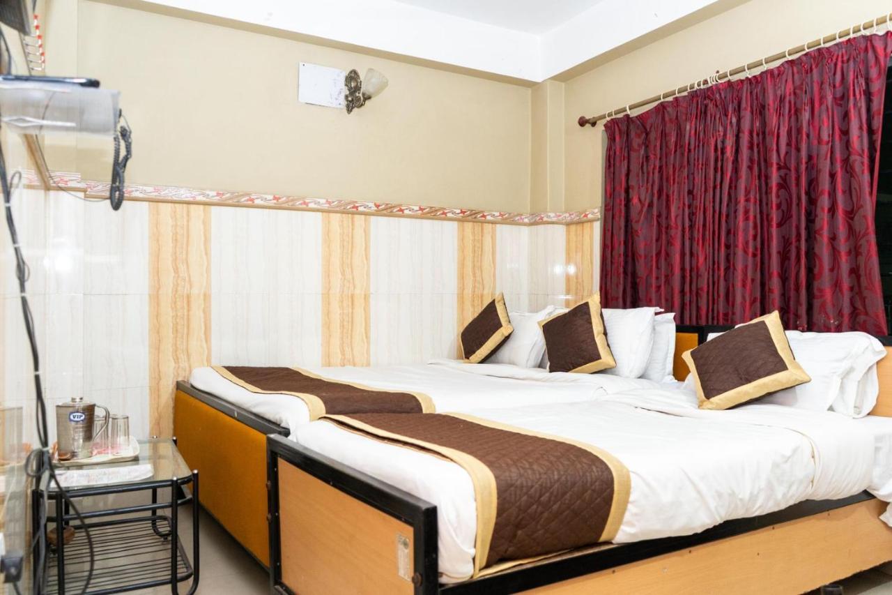 Tirupati Lodge Njp Siliguri Dış mekan fotoğraf