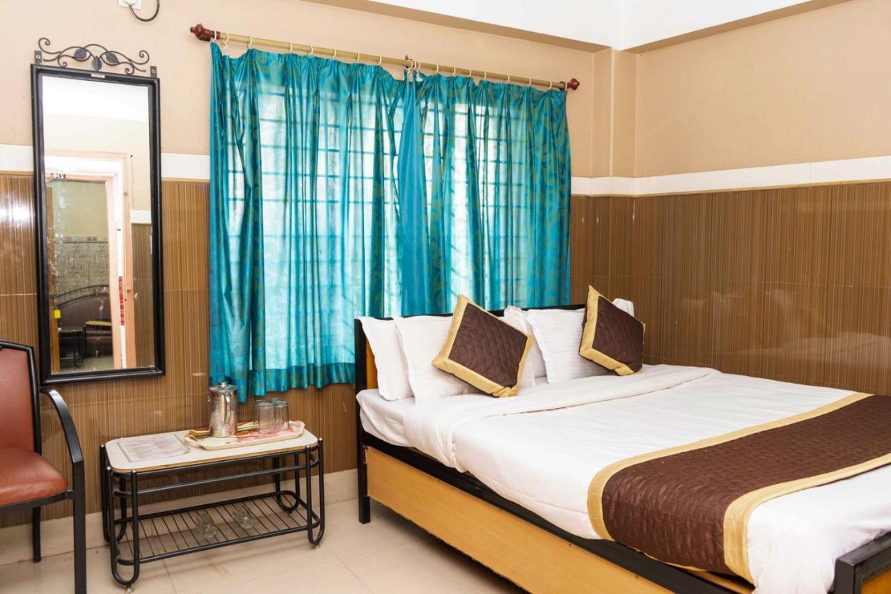 Tirupati Lodge Njp Siliguri Dış mekan fotoğraf